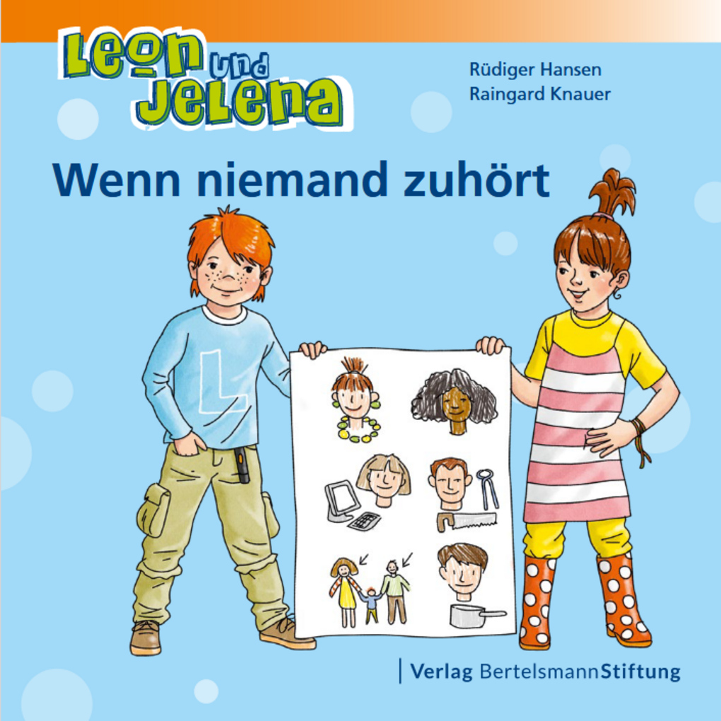Zwei Kinder halten ein Plakat mit Beschwerdepersonen.